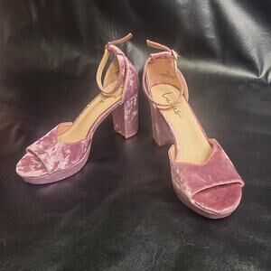 Lulu's pink velvet strappy chunky heel size 9